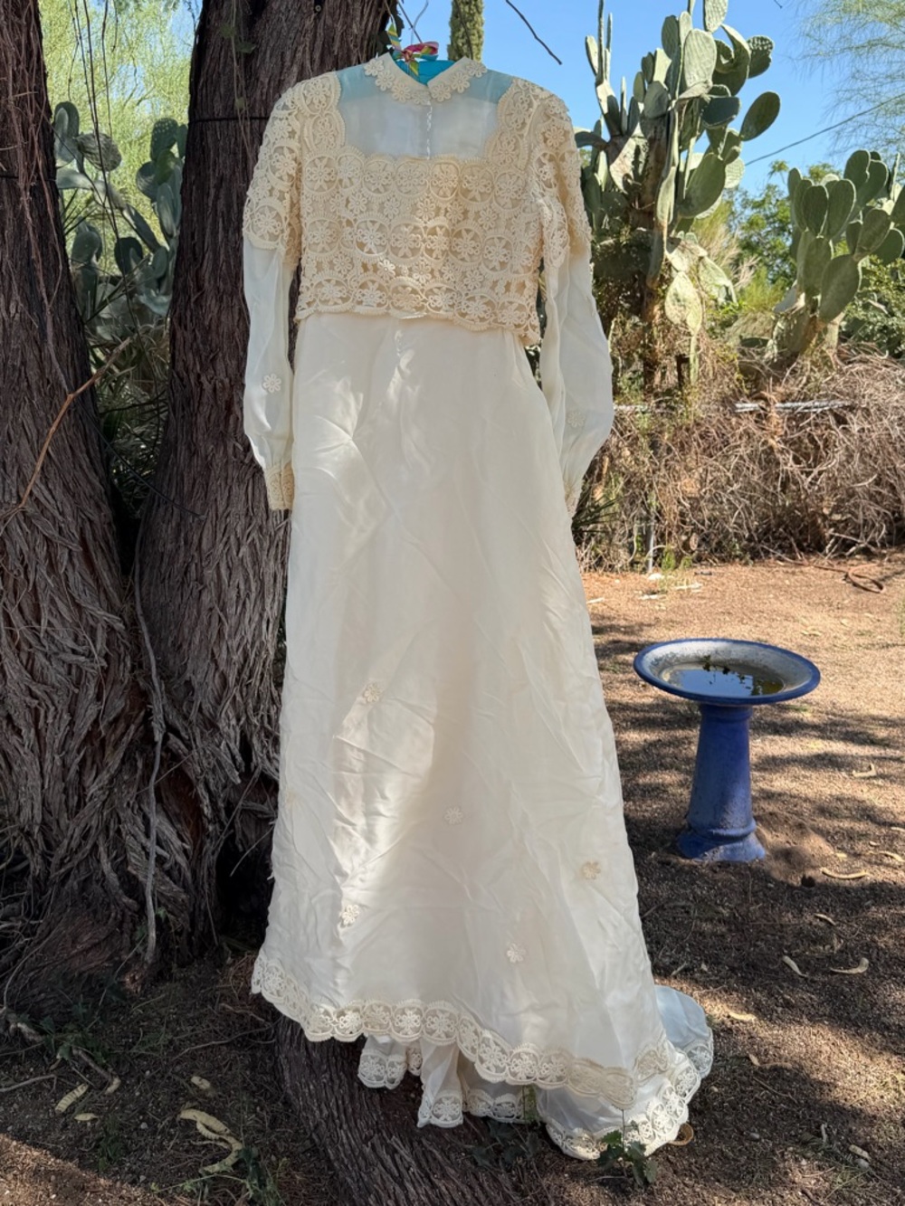 Beautiful Vintage 1950s Wedding Gown & Detachable Train Lace Sheer Sleeve